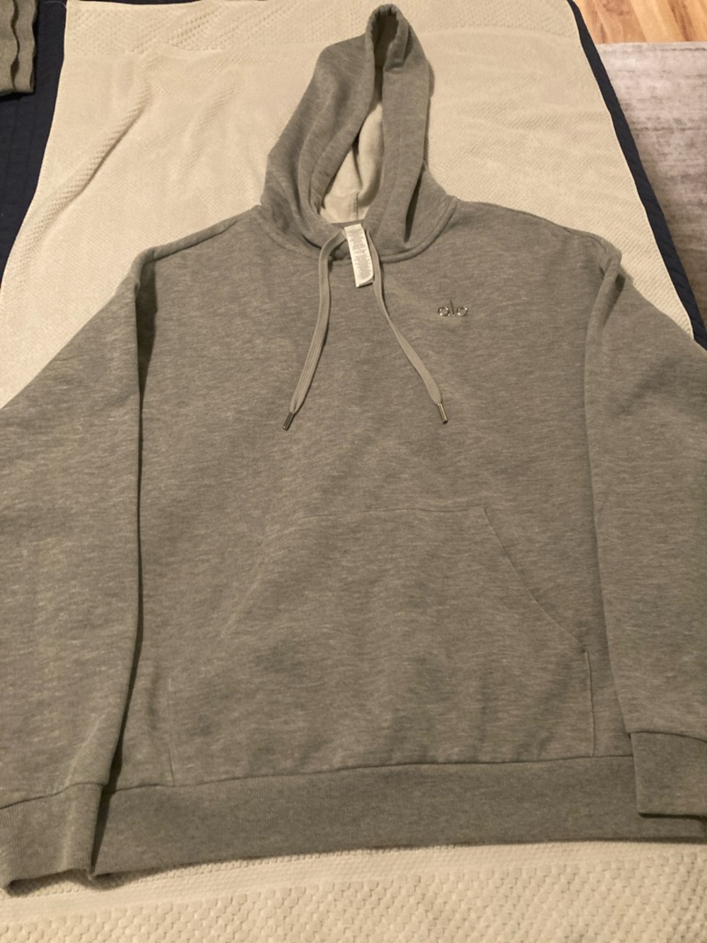 ALO Yoga Light Gray Accolade Hoodie Sweatshirt - Picture 2 of 8